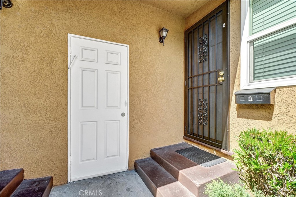 1065 E 19th