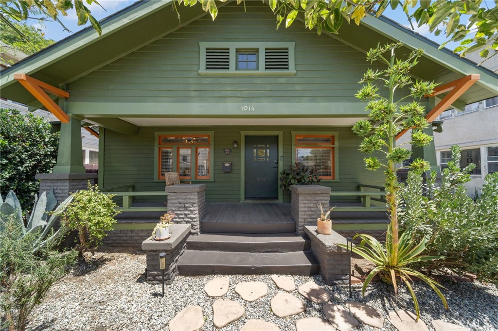 1014 Magnolia