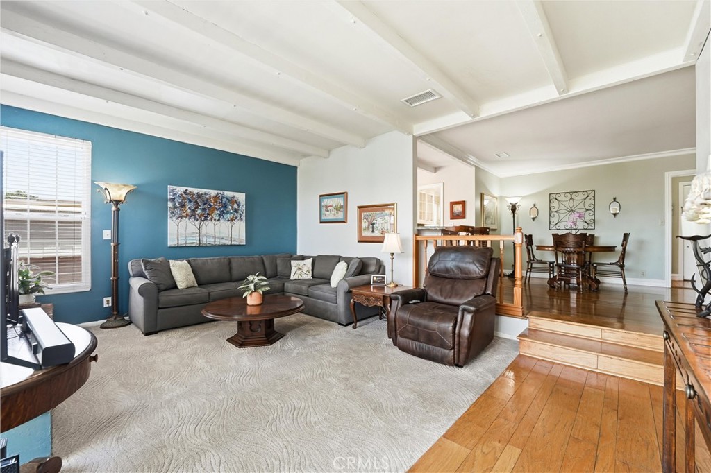 331 E Barkley