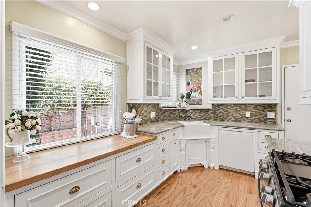 331 E Barkley