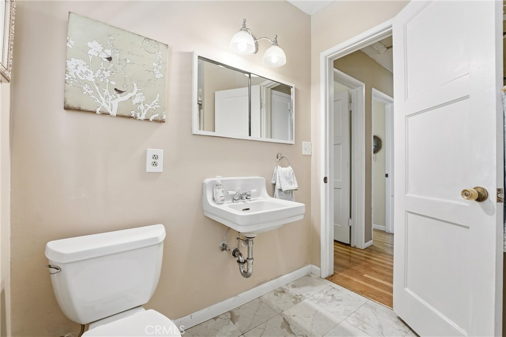 331 E Barkley
