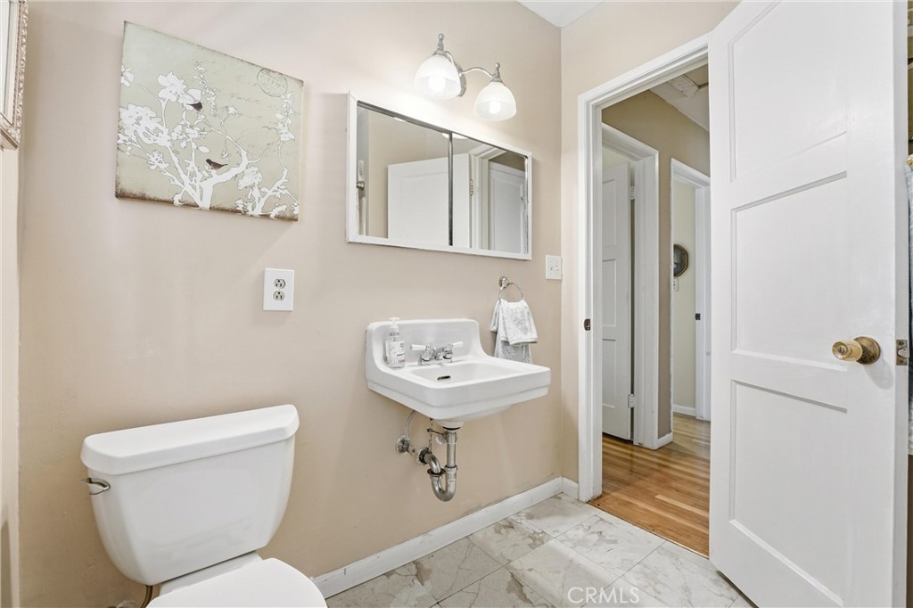 331 E Barkley