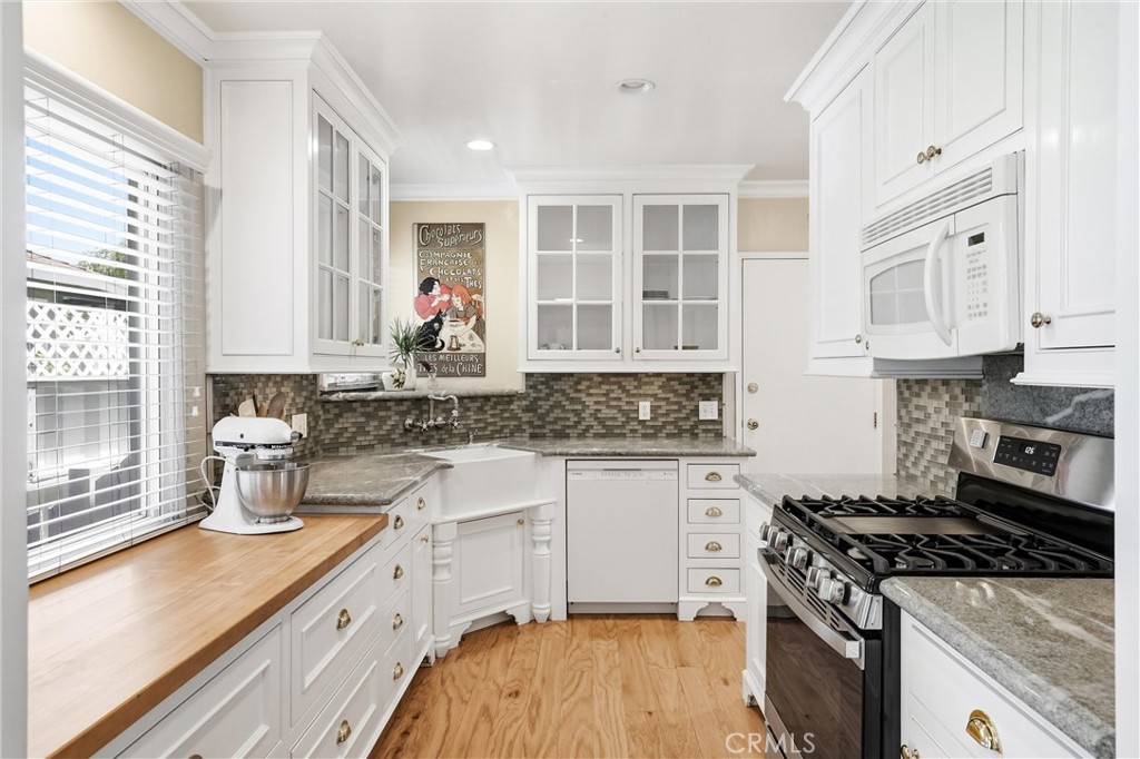 331 E Barkley