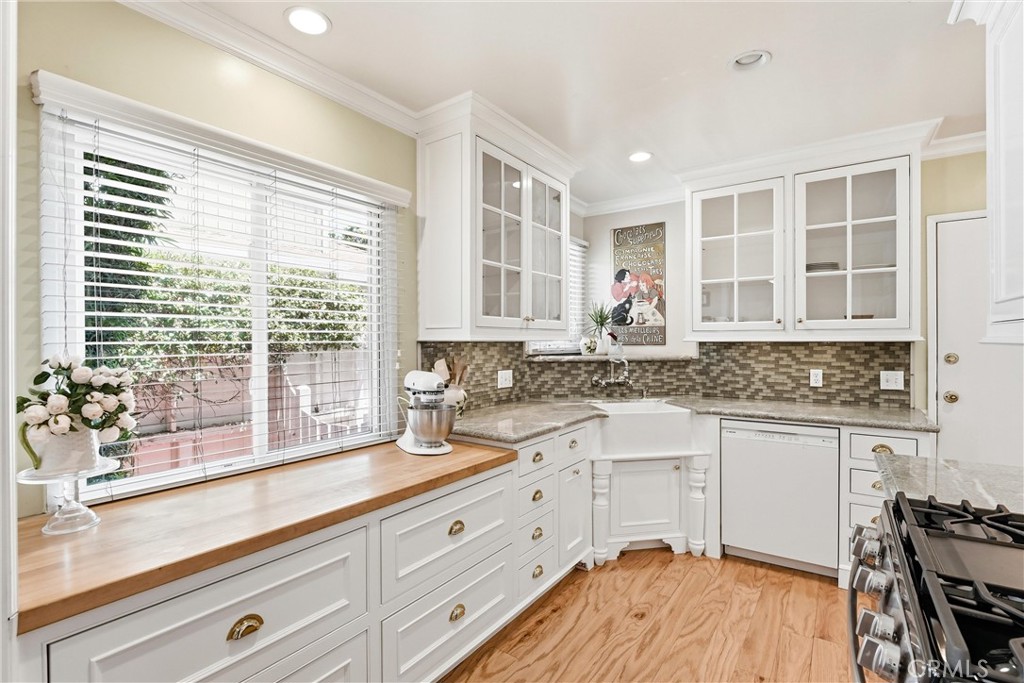 331 E Barkley