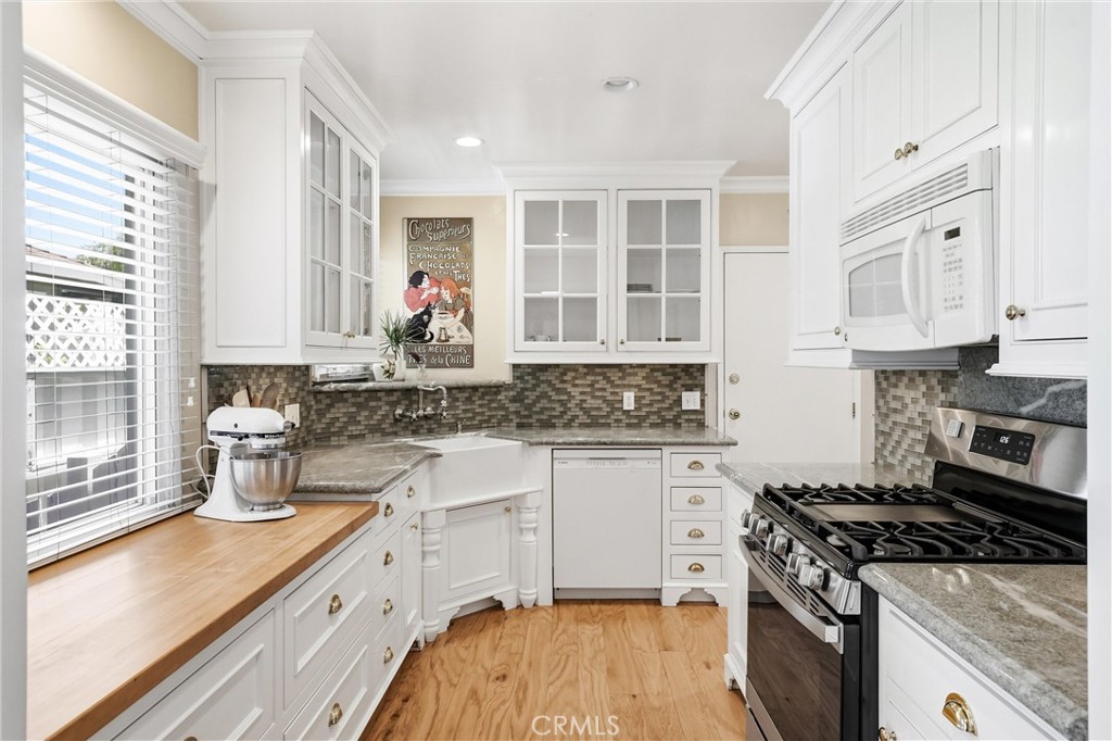 331 E Barkley