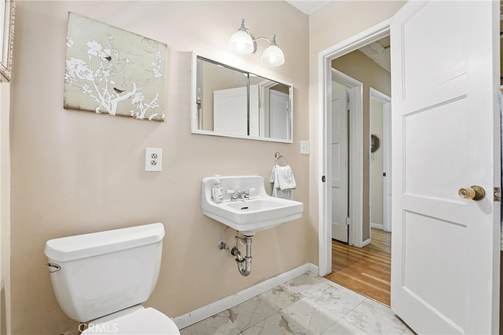 331 E Barkley