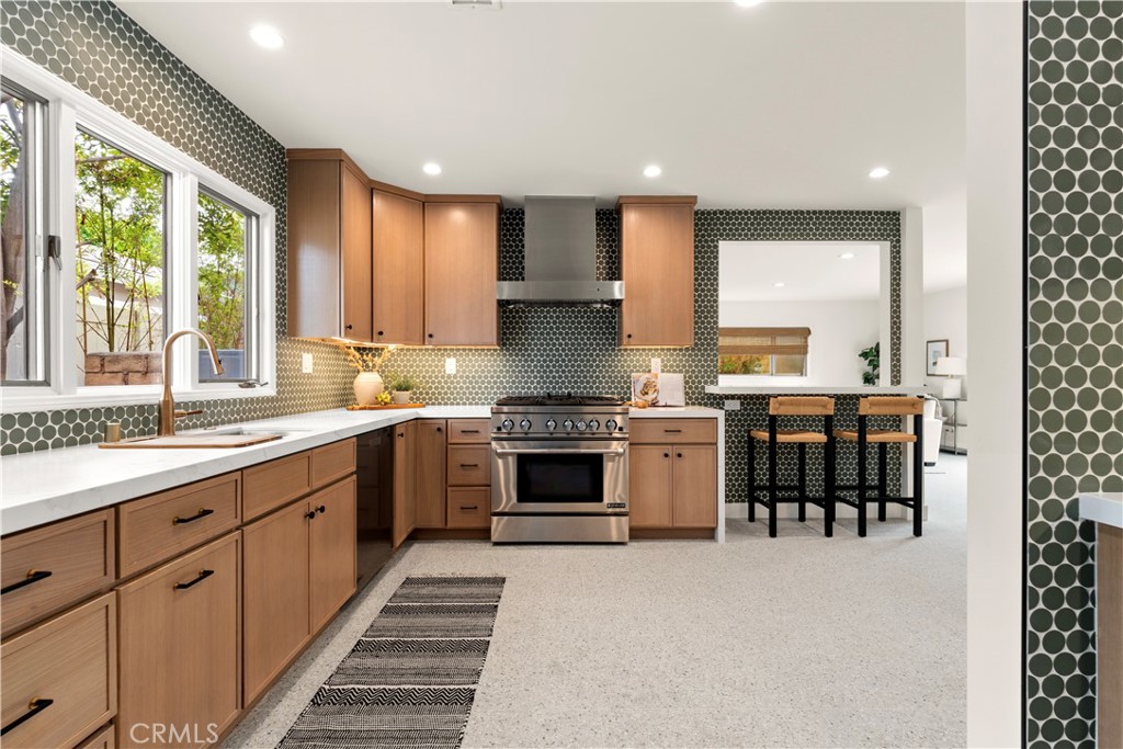 640 Island View