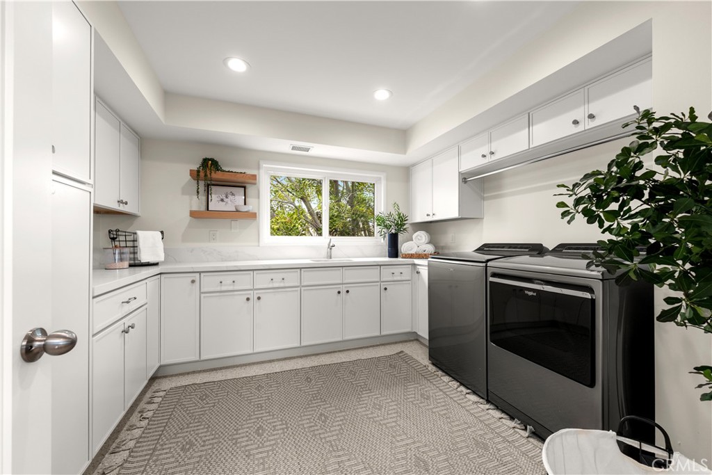 640 Island View