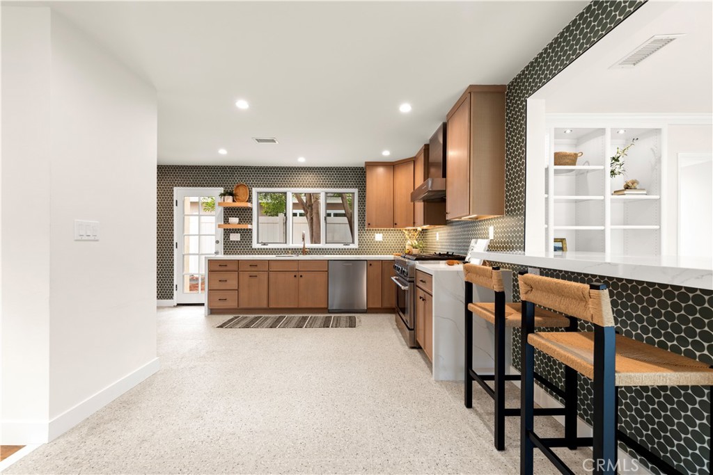 640 Island View