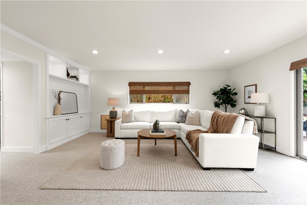 640 Island View