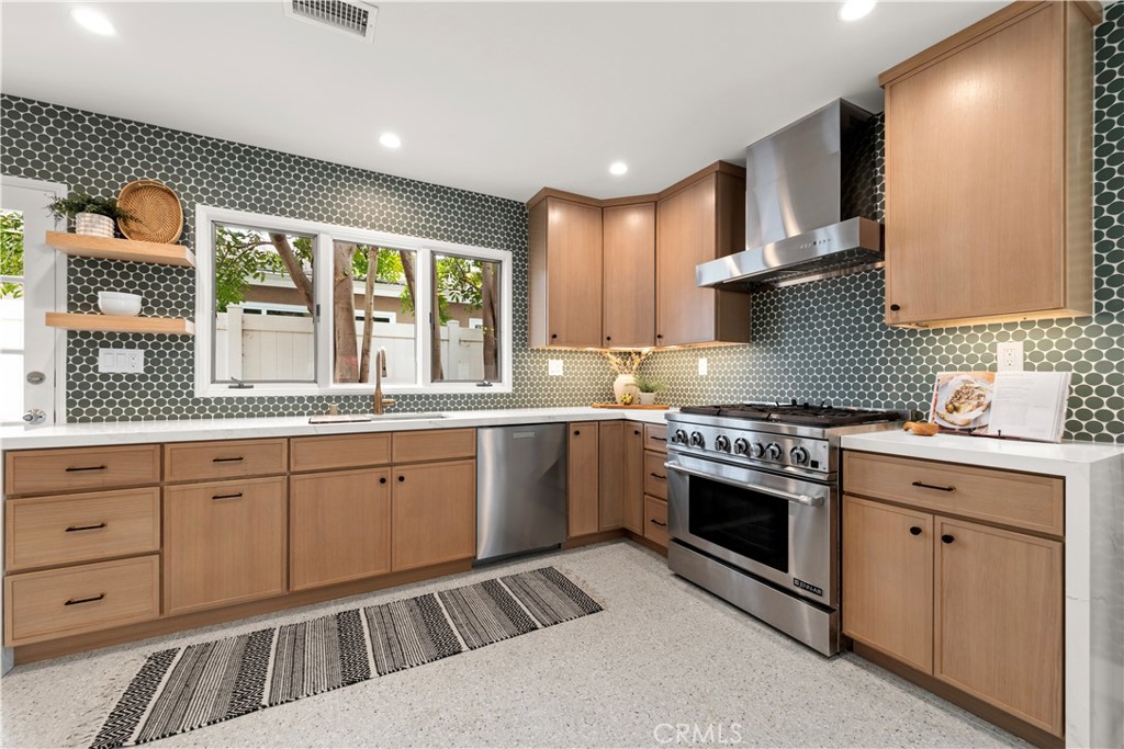 640 Island View