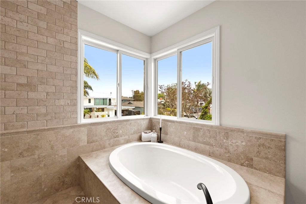 640 Island View