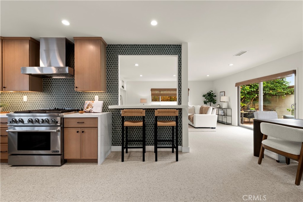 640 Island View