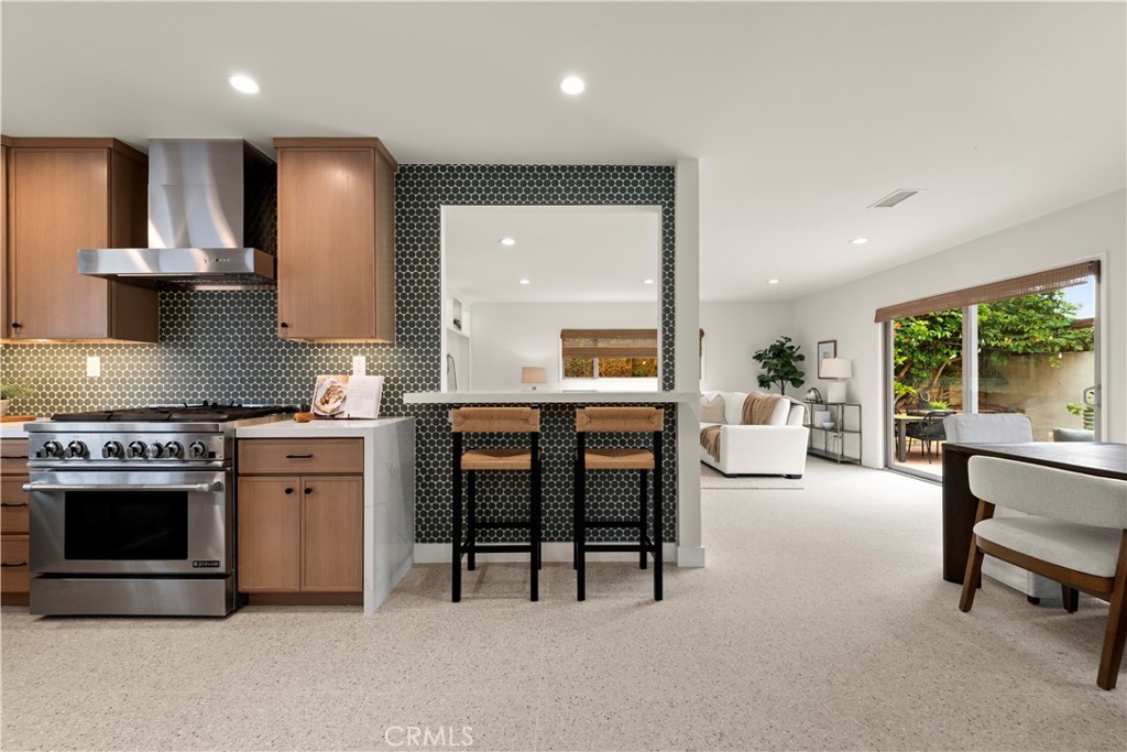 640 Island View