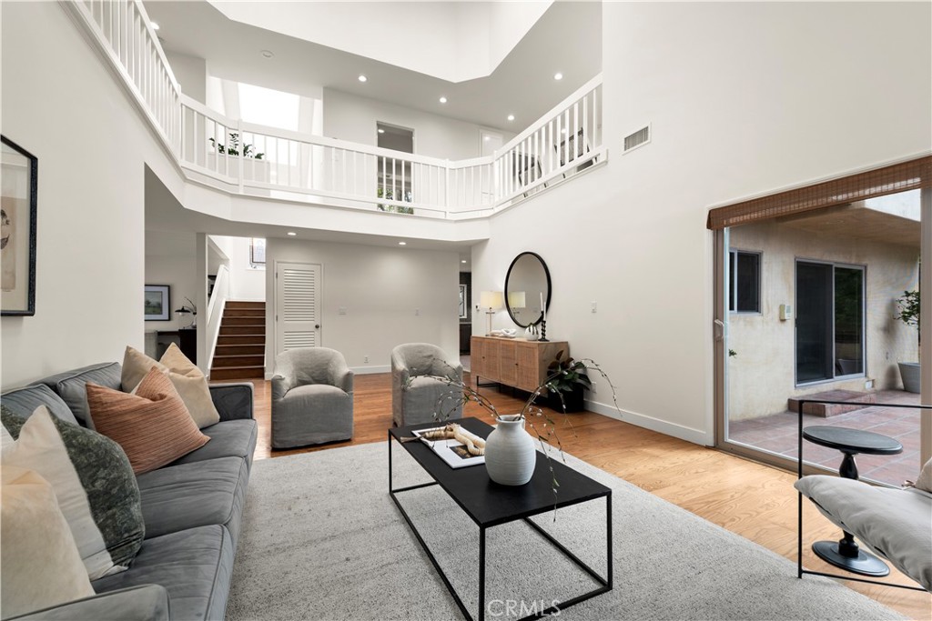 640 Island View