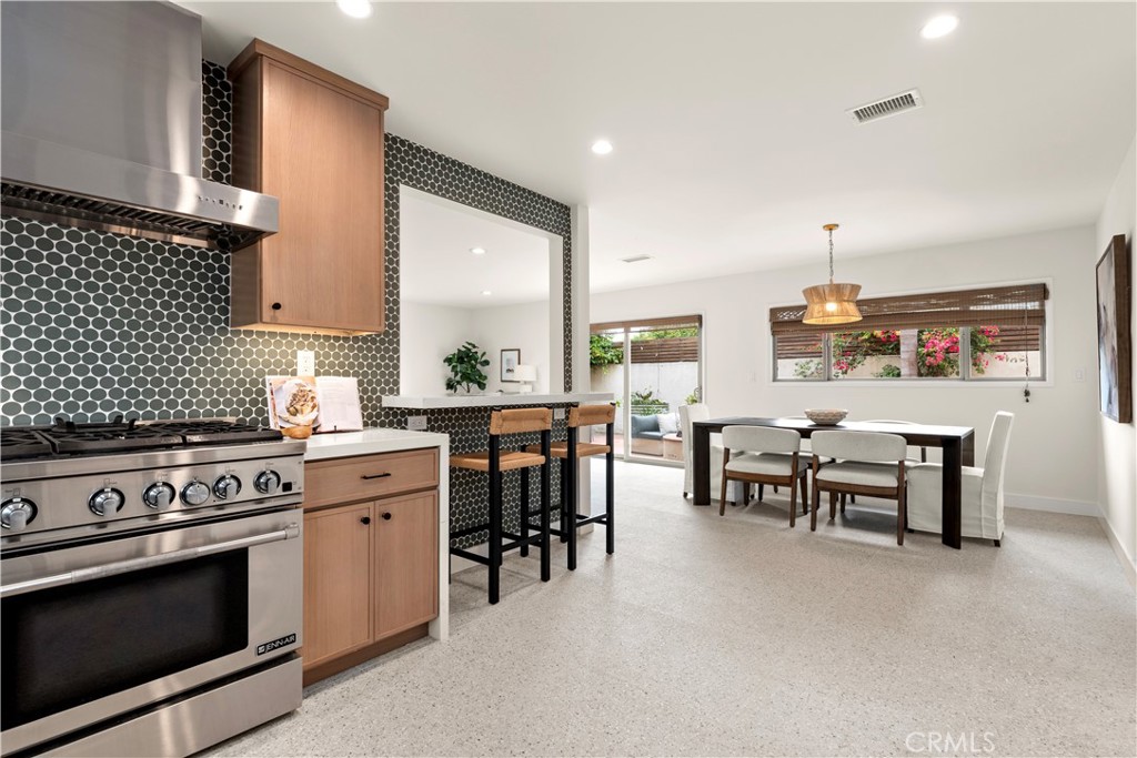 640 Island View