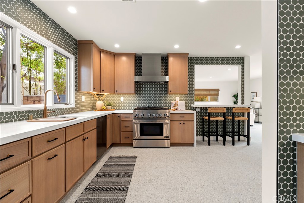 640 Island View