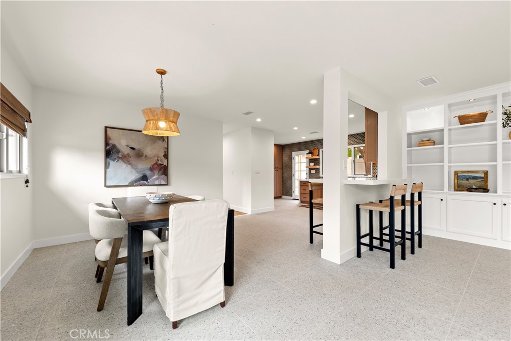 640 Island View