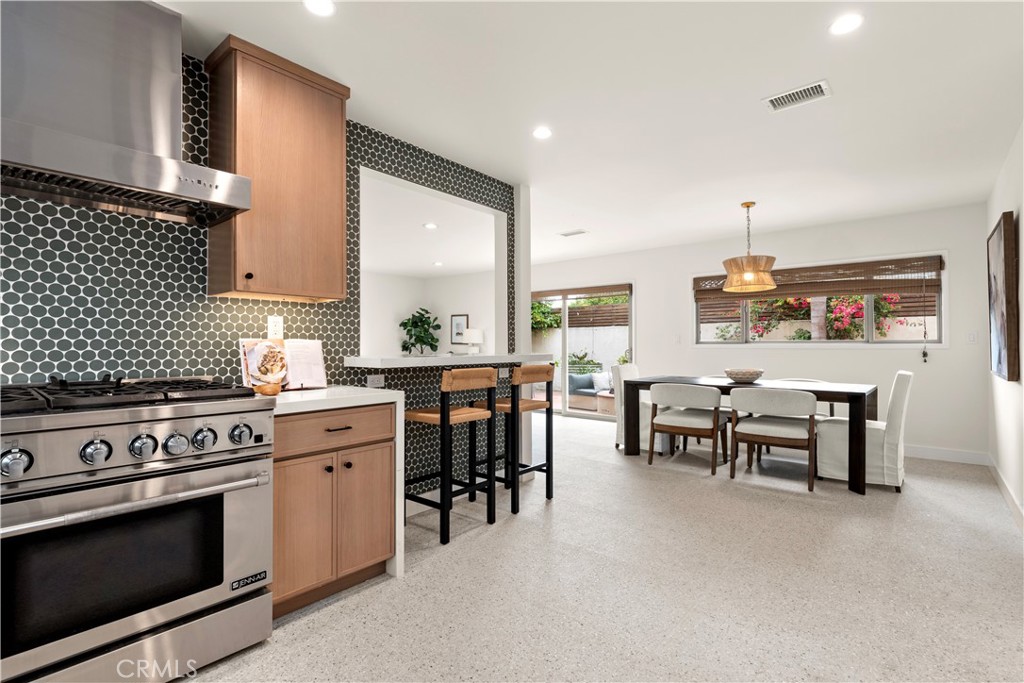 640 Island View