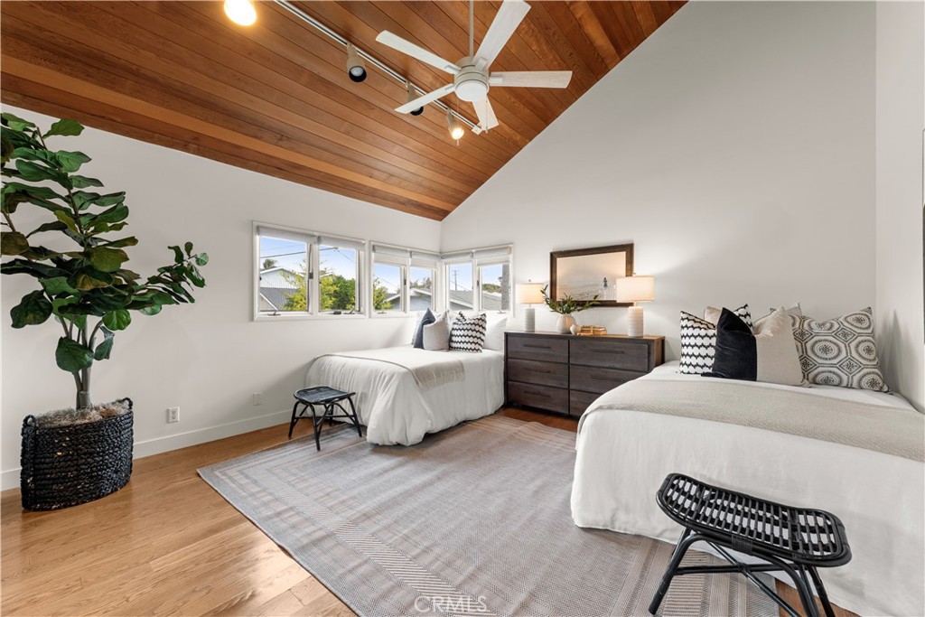 640 Island View