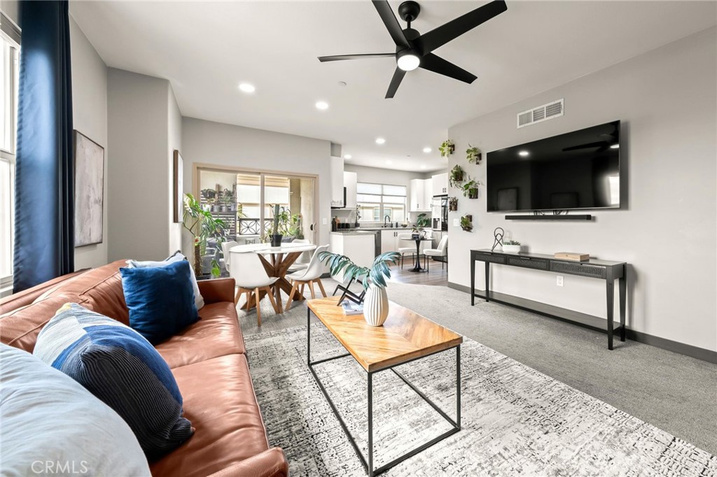 405 S Anaheim Boulevard 7