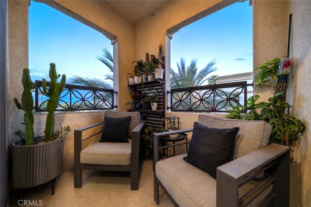 405 S Anaheim Boulevard 7