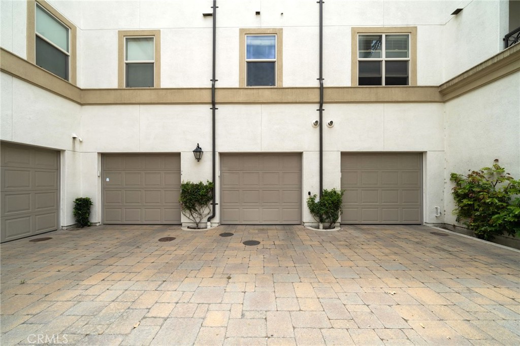 405 S Anaheim Boulevard 7
