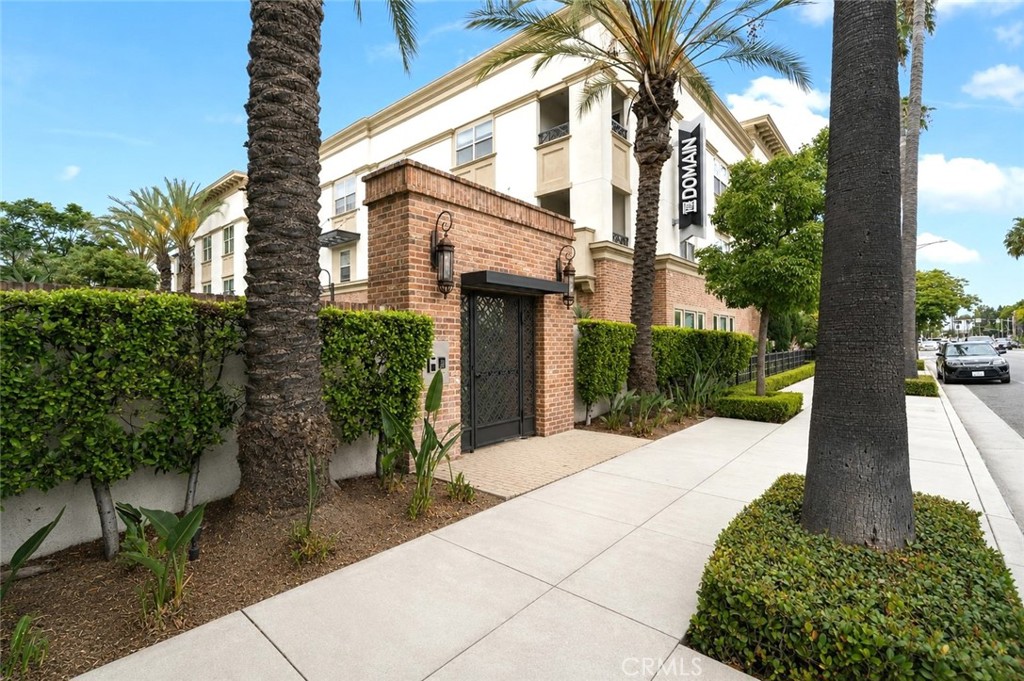 405 S Anaheim Boulevard 7