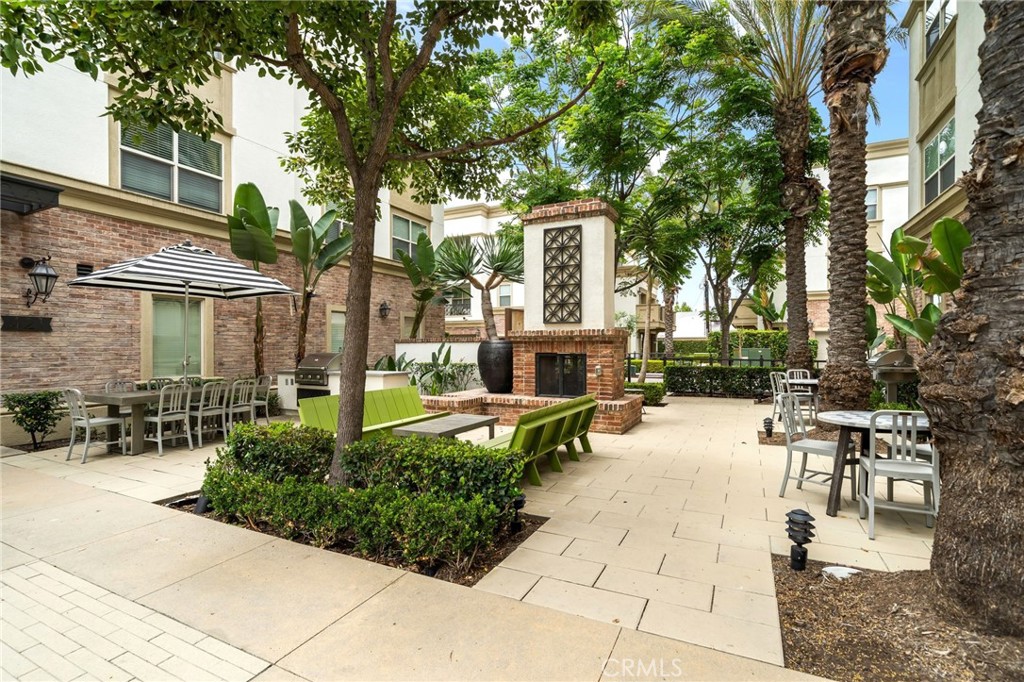 405 S Anaheim Boulevard 7