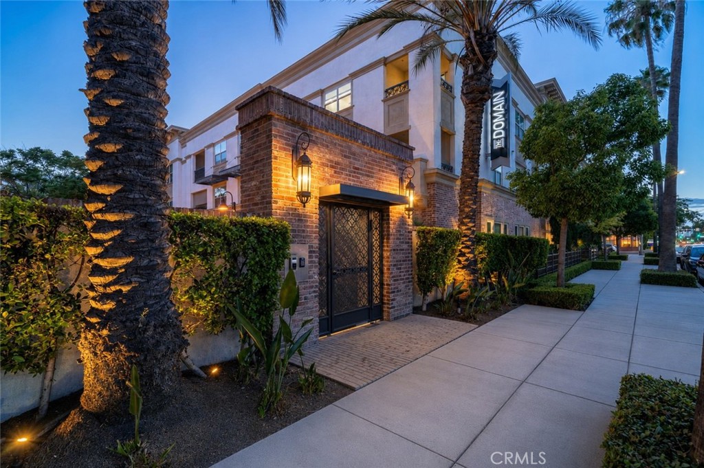 405 S Anaheim Boulevard 7