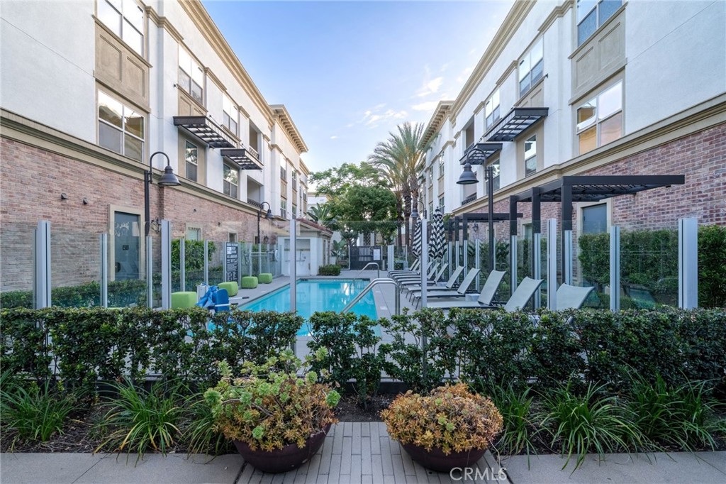 405 S Anaheim Boulevard 7