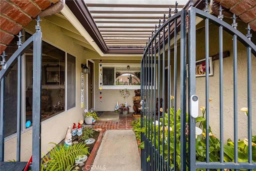 915 E La Veta Avenue