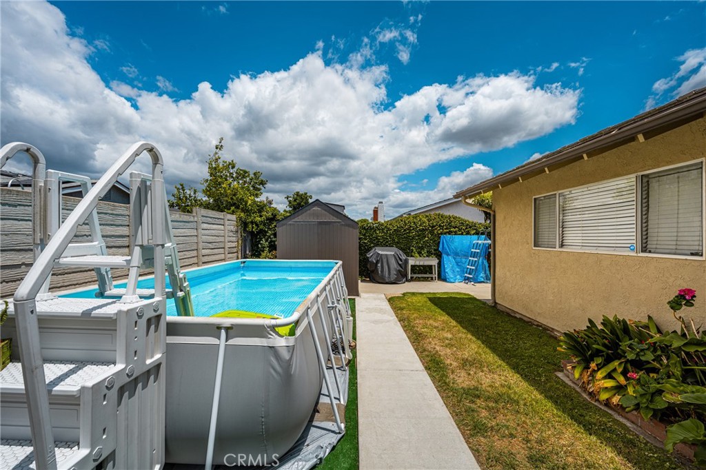 915 E La Veta Avenue