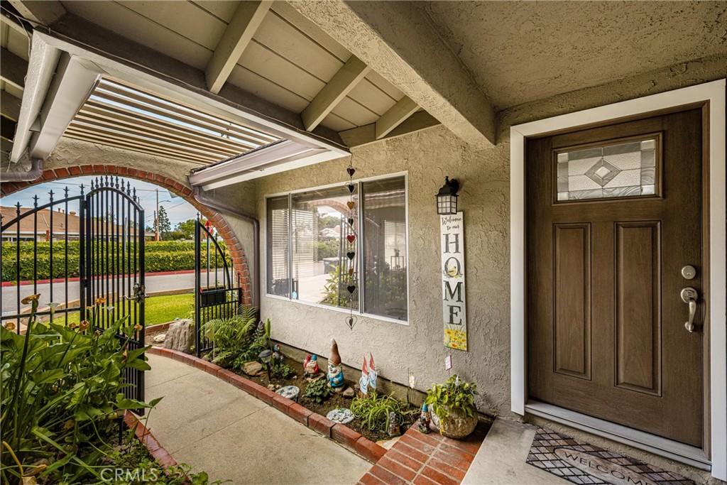 915 E La Veta Avenue
