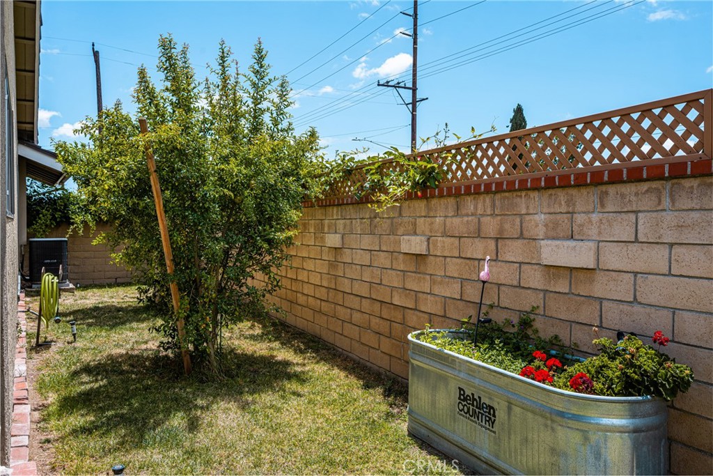 915 E La Veta Avenue