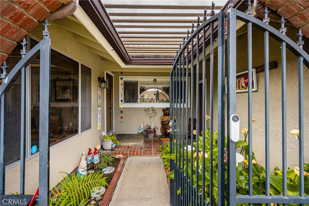 915 E La Veta Avenue