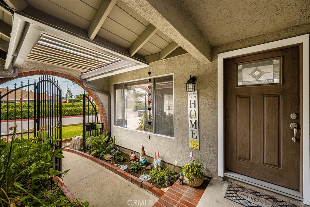 915 E La Veta Avenue