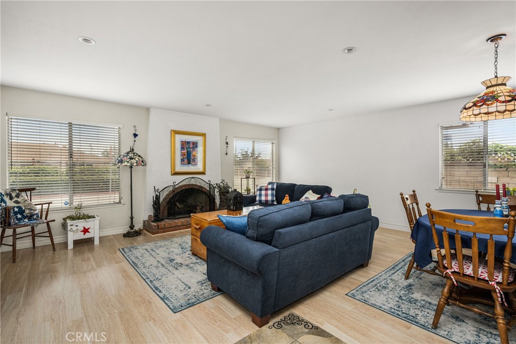 915 E La Veta Avenue