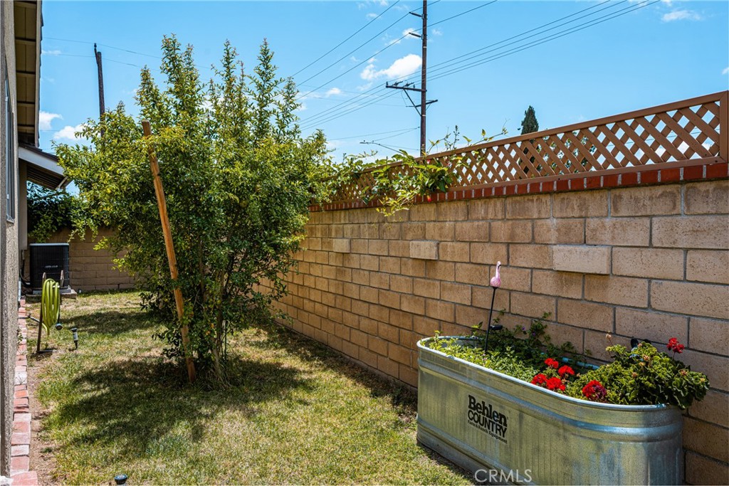 915 E La Veta Avenue
