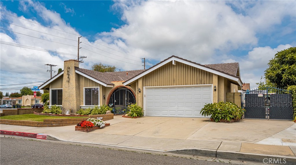 915 E La Veta Avenue