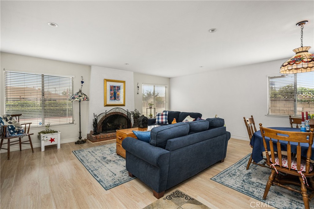 915 E La Veta Avenue