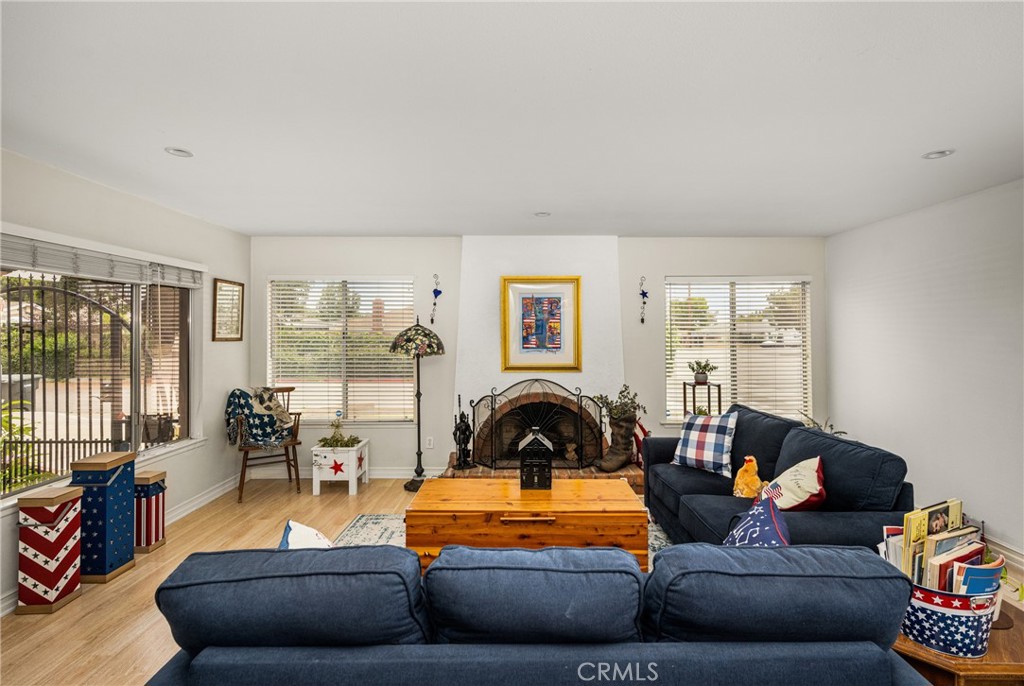 915 E La Veta Avenue