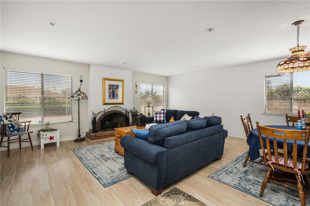 915 E La Veta Avenue