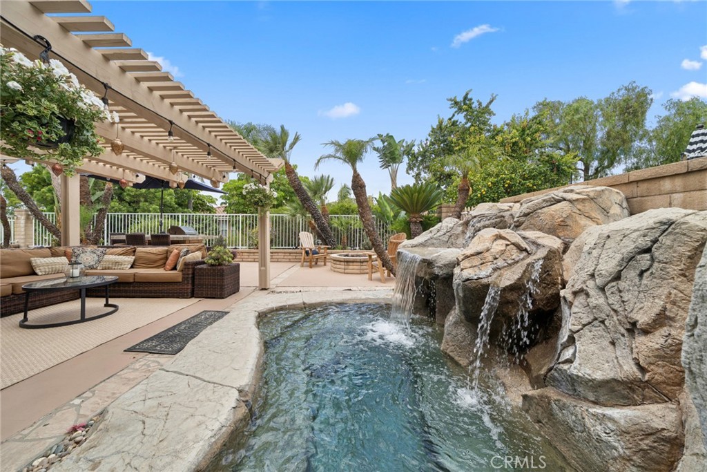 510 S Laureltree