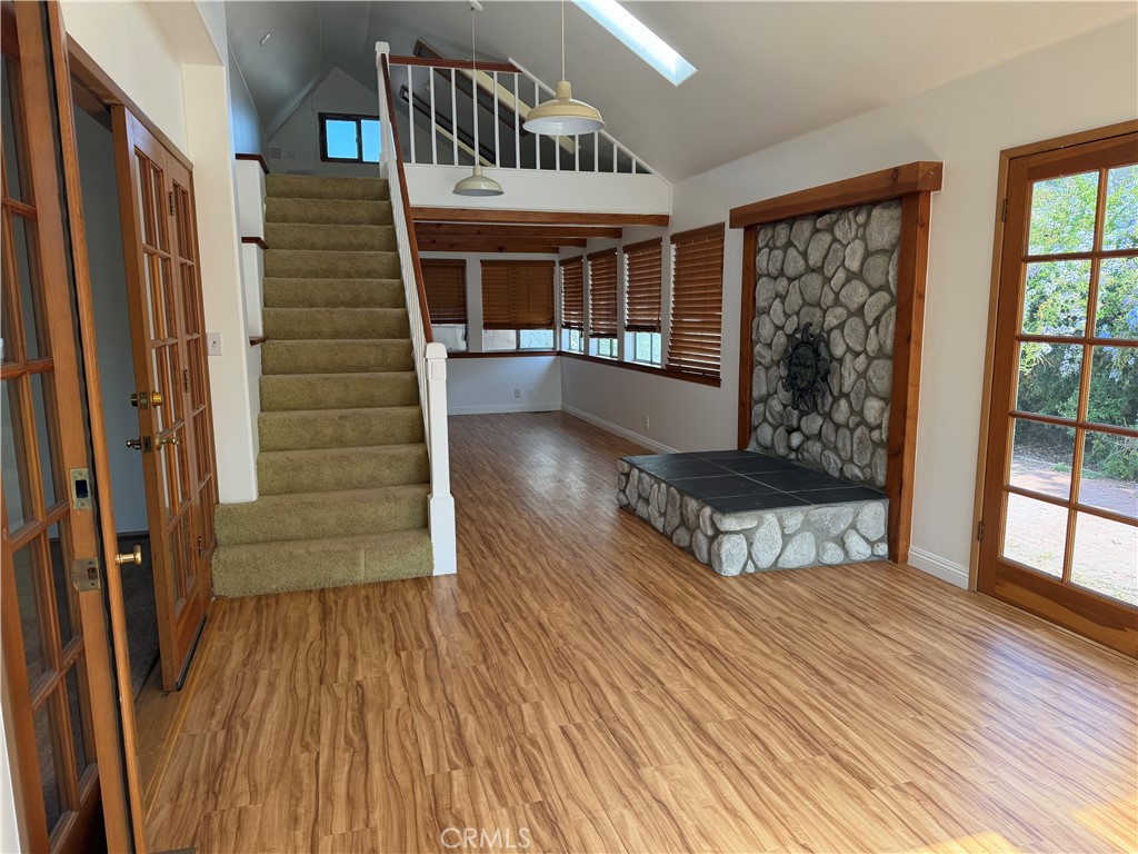 5613 E Hanbury