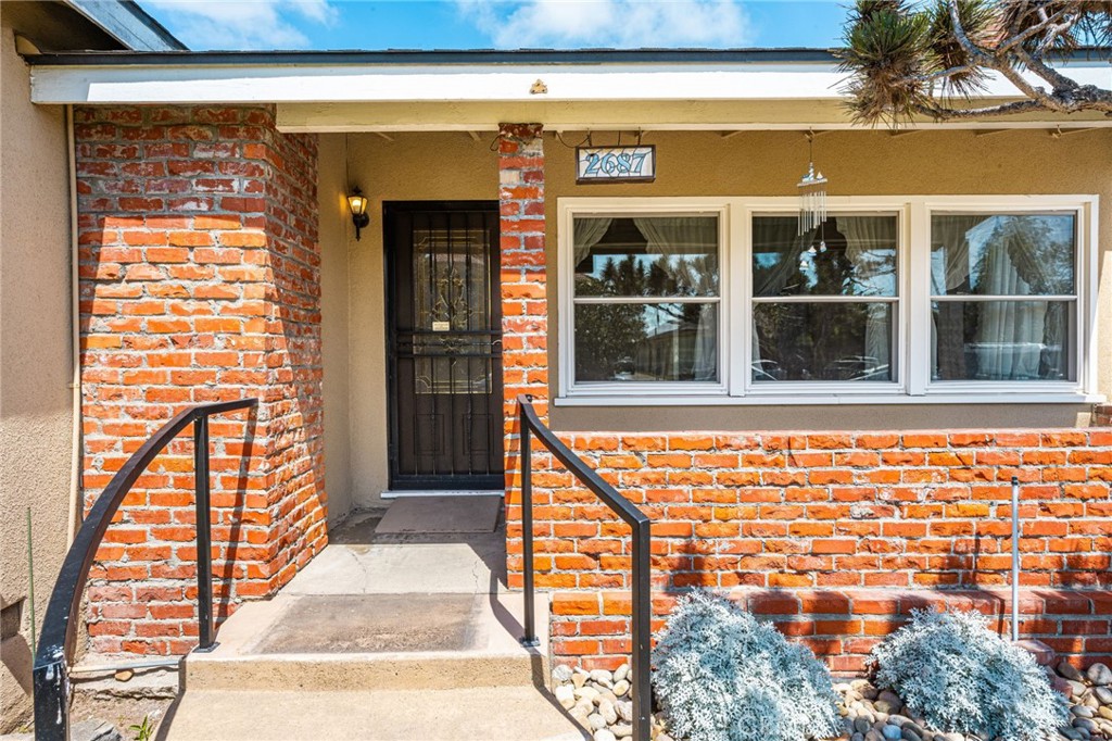 2687 Riverside