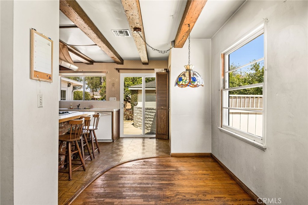 2687 Riverside