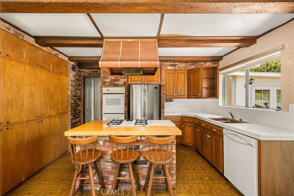 2687 Riverside