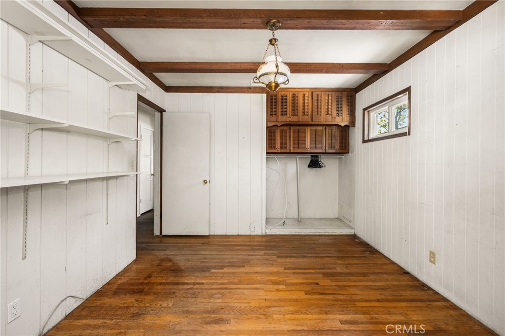 2687 Riverside