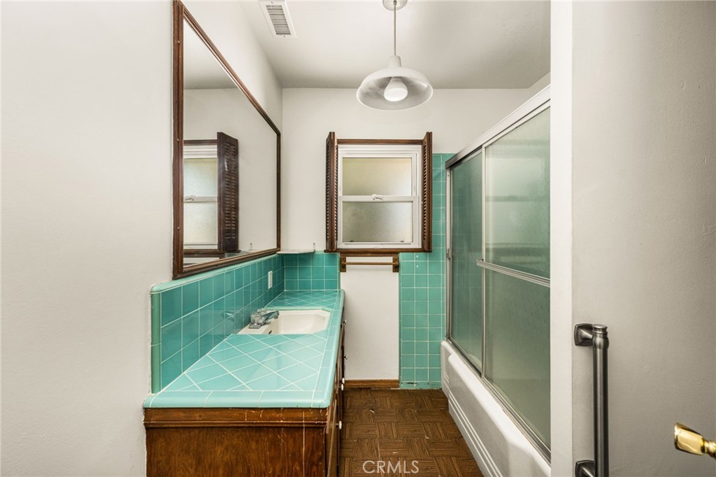 2687 Riverside